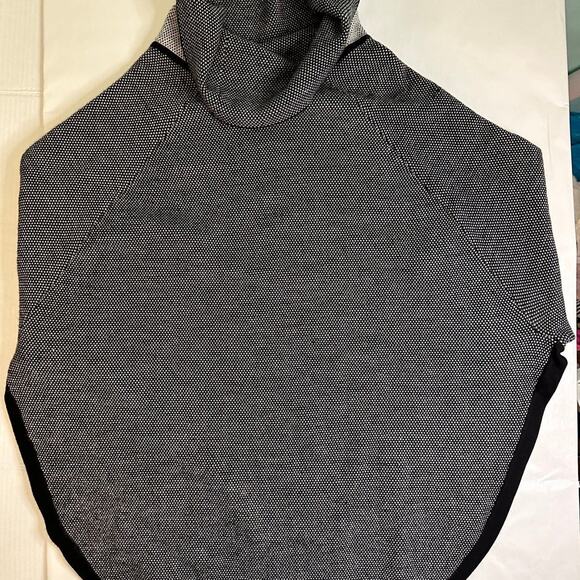 Adrienne Vittadini Women’s Size X-1X Pullover Poncho Knit Sweater 50% Wool - Picture 2 of 10